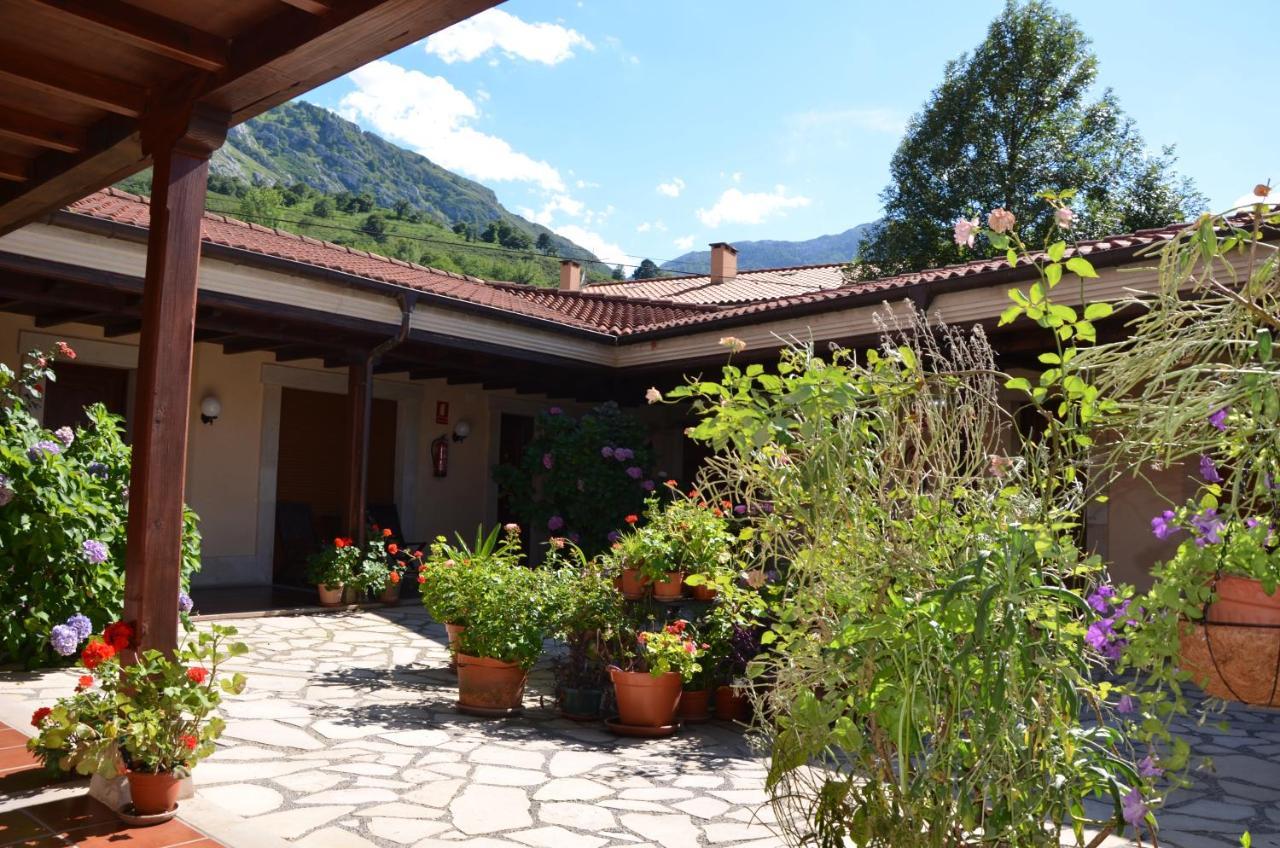 Hotel Arenas De Cabrales- Apartamentos Eksteriør bilde