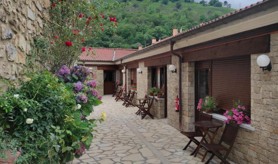 Hotel Arenas De Cabrales- Apartamentos Eksteriør bilde