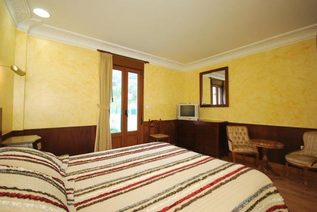 Hotel Arenas De Cabrales- Apartamentos Eksteriør bilde