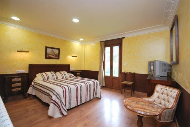 Hotel Arenas De Cabrales- Apartamentos Eksteriør bilde