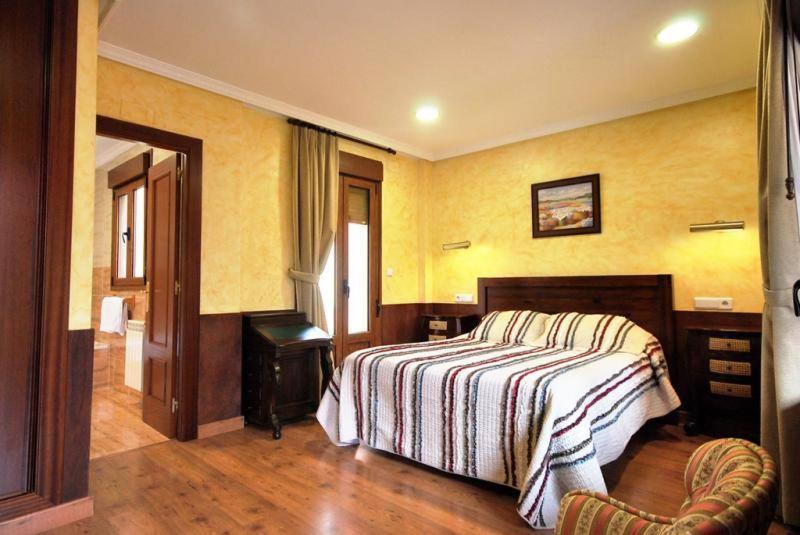 Hotel Arenas De Cabrales- Apartamentos Eksteriør bilde