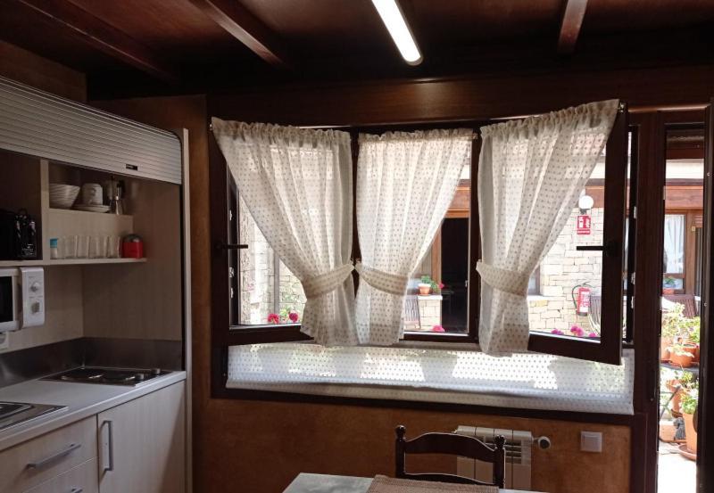Hotel Arenas De Cabrales- Apartamentos Eksteriør bilde