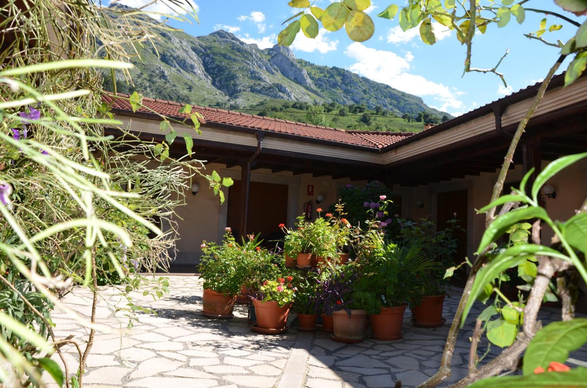 Hotel Arenas De Cabrales- Apartamentos Eksteriør bilde